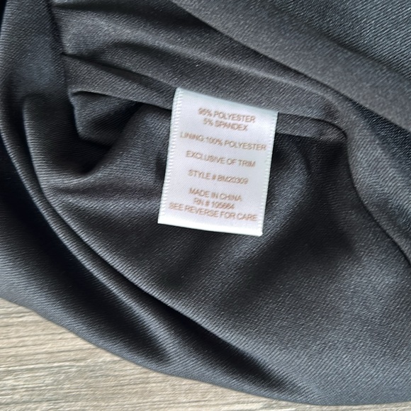 BADGLEY MISCHKA AMERICAN GLAMOUR long sleeved ruched fitted dress. Stunning - Picture 6 of 7